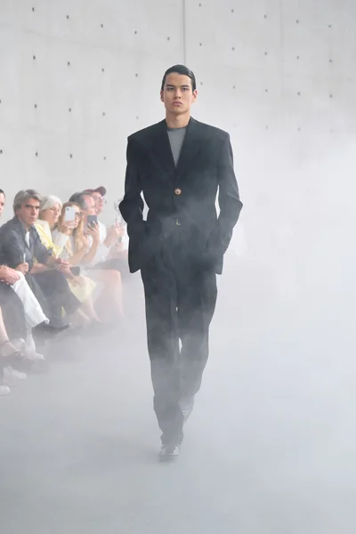 Look 11